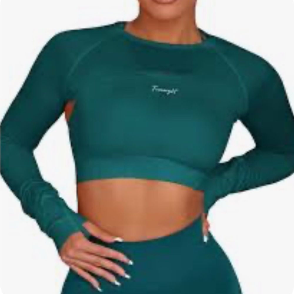 Fresought Long Sleeve with Mock Neck Crop Top Green Medium NWT IN PACKAGE